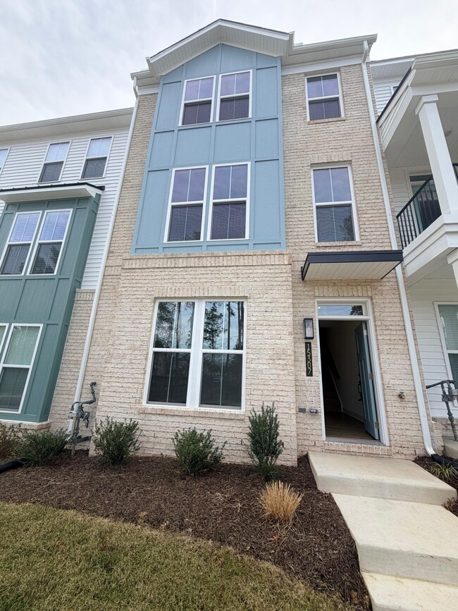 Building Photo - 15307 Sunray Aly