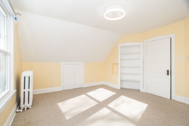 Building Photo - 1330 W Norwood St