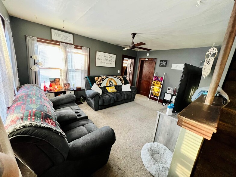 Living room - 529 Euclid Ave