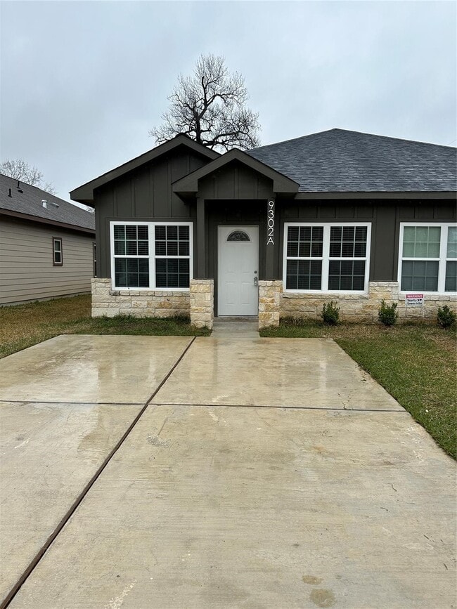 Building Photo - 9302 Bean St