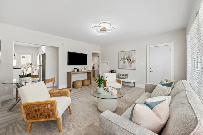 Building Photo - 2418 Flamingo Dr