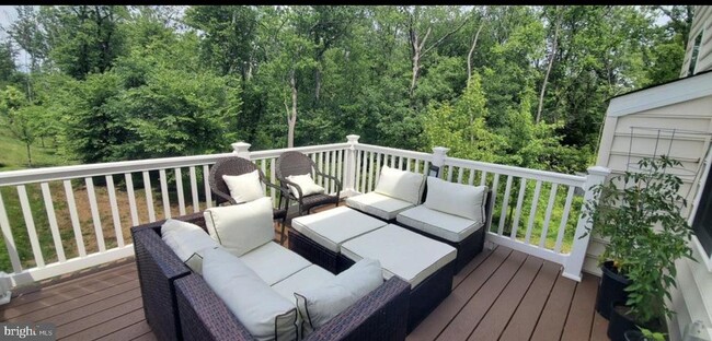 Building Photo - 135 Briarwood Ln