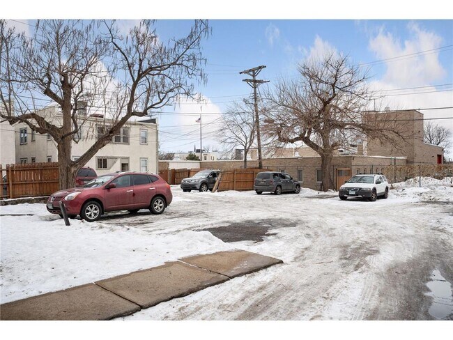Building Photo - 924 21st Ave S