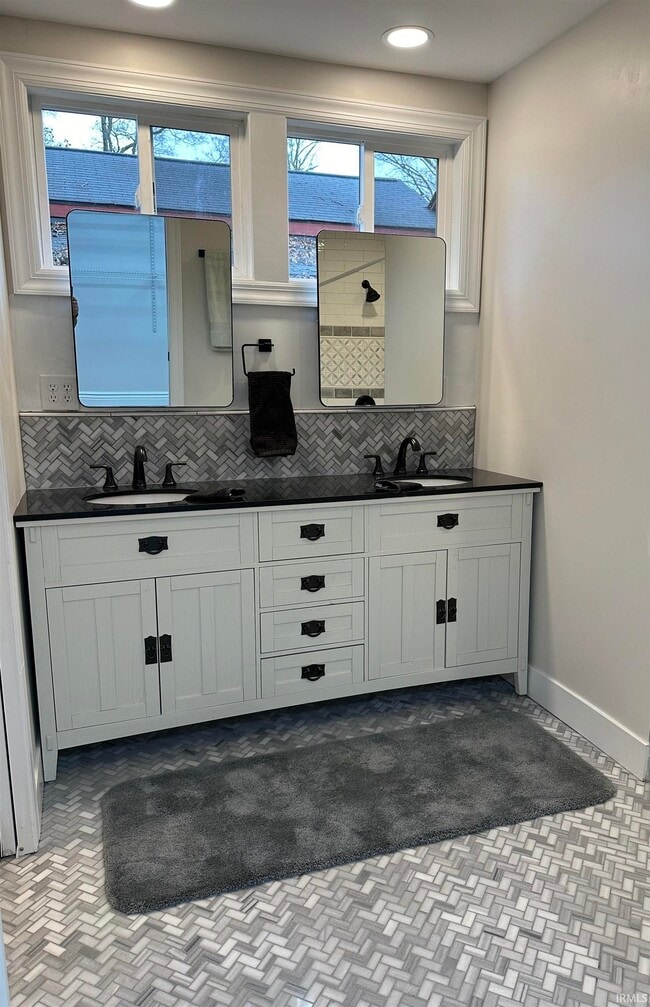 Building Photo - 126 E North St