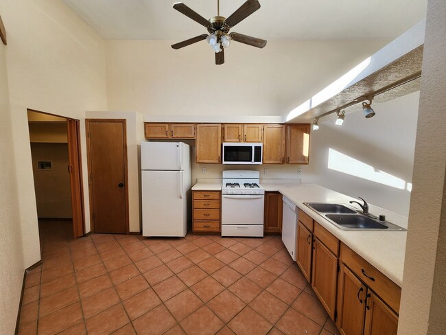 Building Photo - 2050 Pinecone Way