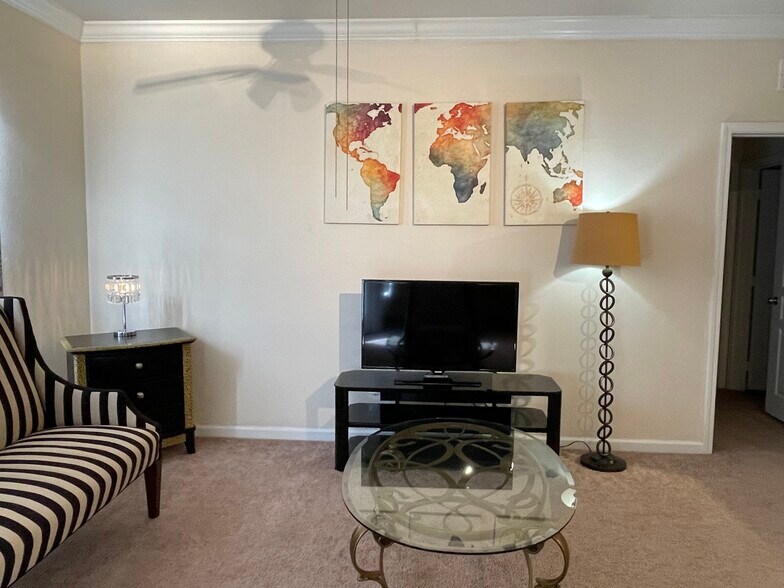 Building Photo - 8290 Gate Pky W