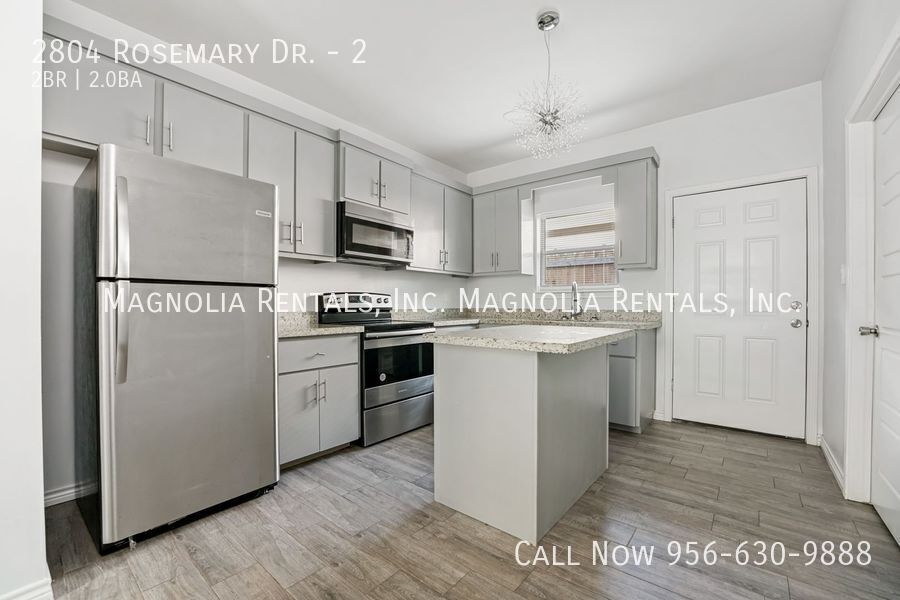 Building Photo - 2804 Rosemary Dr