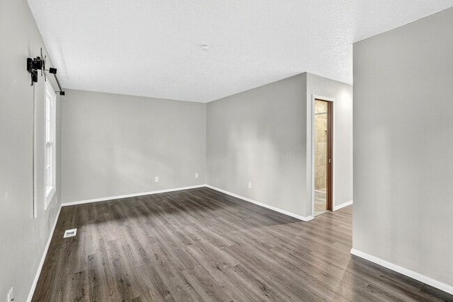 Building Photo - 13525 SW Roan Ct