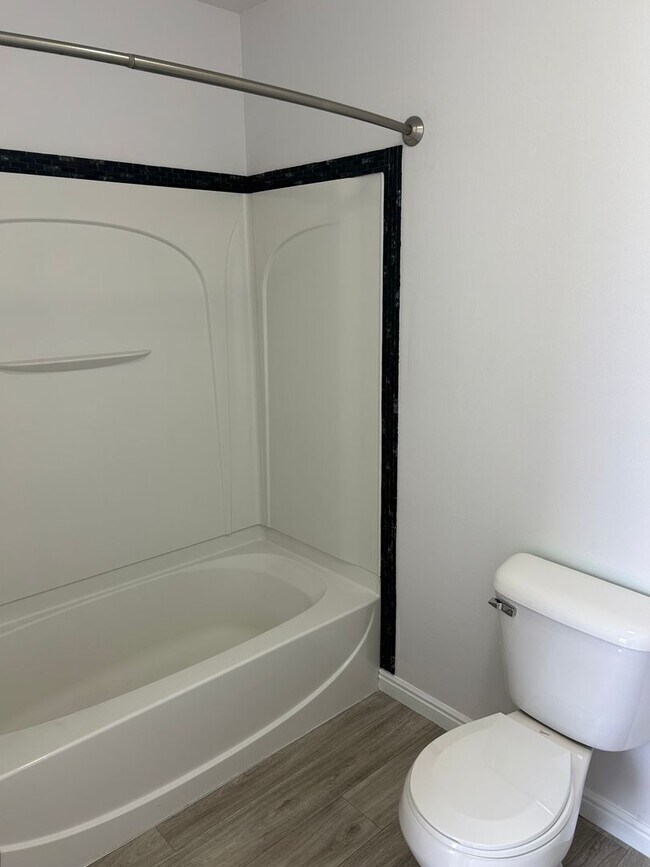 Building Photo - Impressive Remodeled 2 Bed 2 Bath Townhome