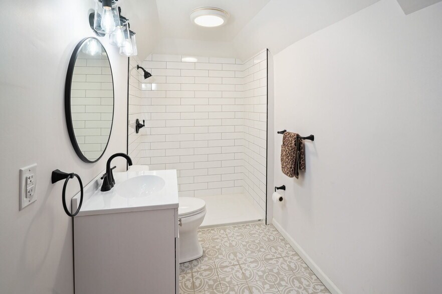 Building Photo - 77 W 2nd Ave