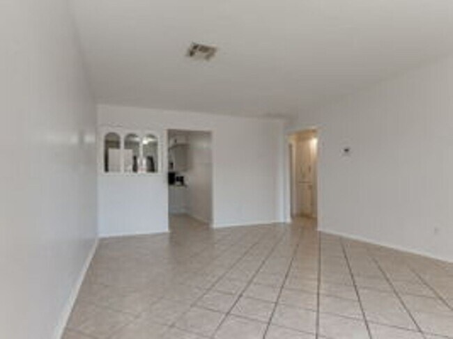 Building Photo - 2 bed/ 1 bath condo in Bethany