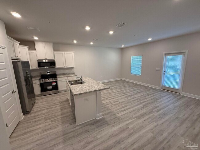 Building Photo - 9007 Golden Eye Dr