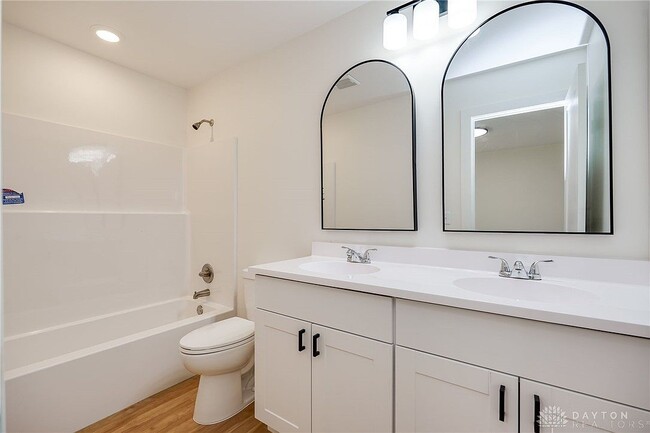 Building Photo - 4249 Pleasant View Ave