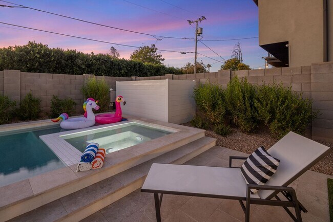 Building Photo - COMING SOON! Fully Furnished 3 Bedroom 3 Bathroom Home in Old Town Scottsdale