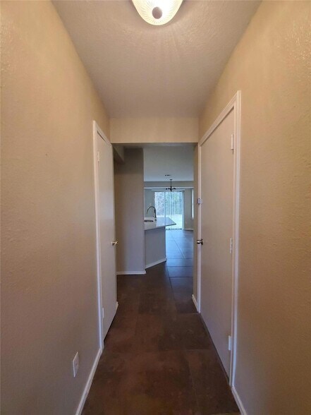 Building Photo - 2116 E Gann Hill Dr