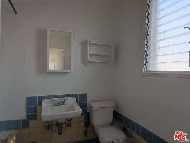 Building Photo - 634 S Gramercy Pl