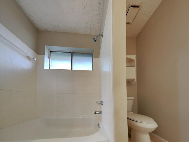 Building Photo - 2218 Barrington Pl Dr