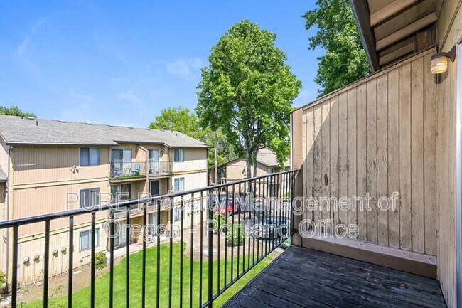 Building Photo - 14212 NE Sandy Blvd