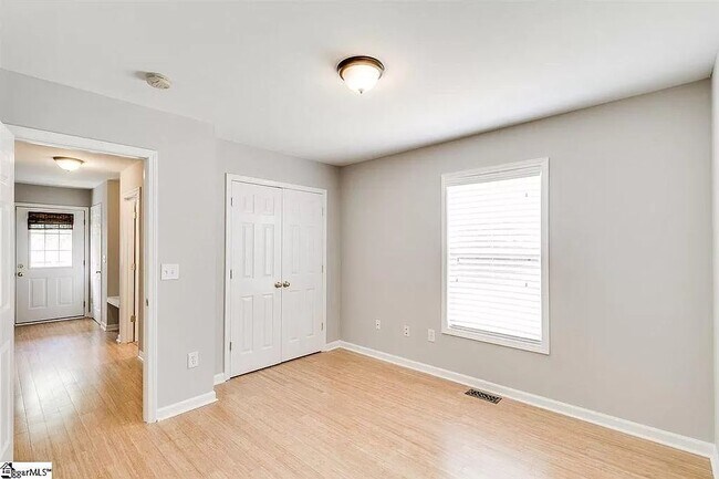 Building Photo - 331 Woodlark St