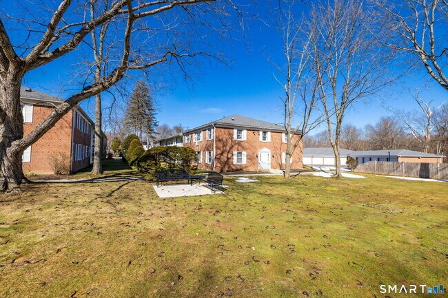 Building Photo - 117 Shadow Ln