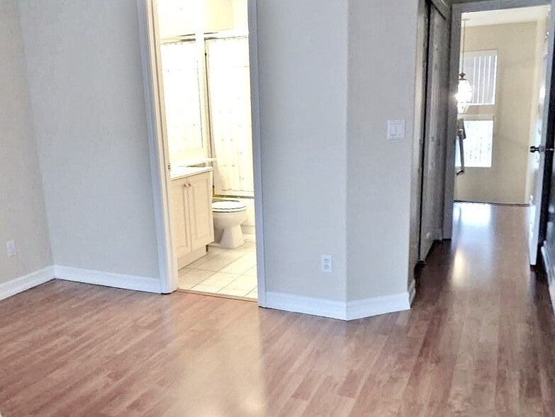 Building Photo - 317 W Summerfield Cir