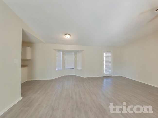 Building Photo - 820 Oak Grove Ln