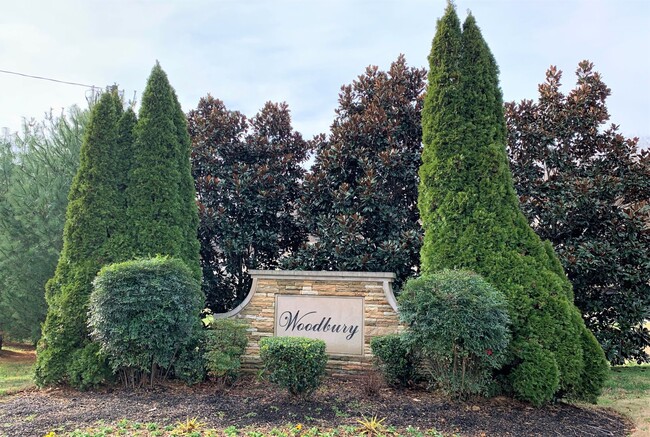 Building Photo - Woodbury Falls Townhomes