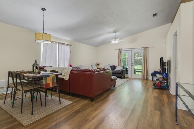 Building Photo - 1583 Applewood Way