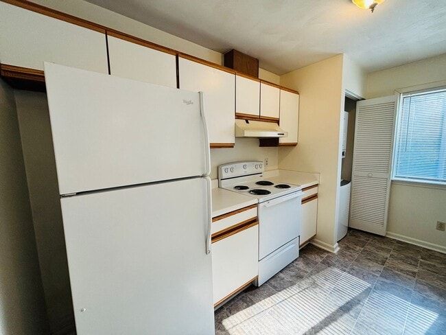 Building Photo - 402 Berryfield Ln