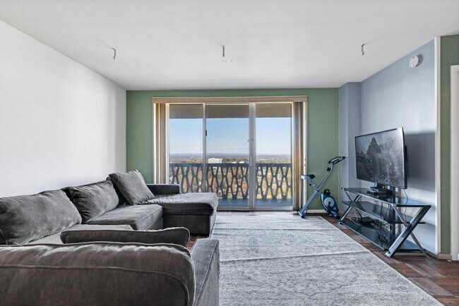 Building Photo - 2000 Linwood Ave