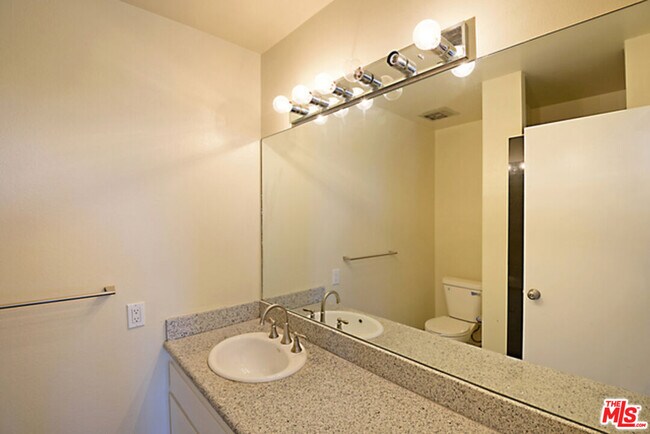 Building Photo - 100 S Doheny Dr