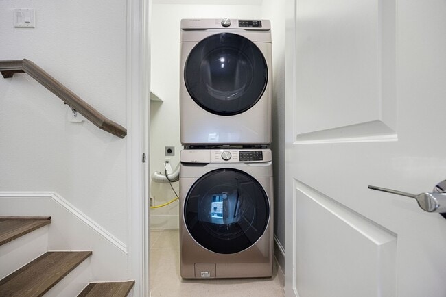 Building Photo - 2715 Maxroy St