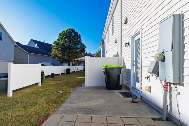 Building Photo - Refined Living: 3BR Townhome in Morrisville’s Keystone Park!