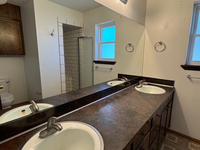 Building Photo - Comfy & Spacious 3 Bed Home! Mesa School District!