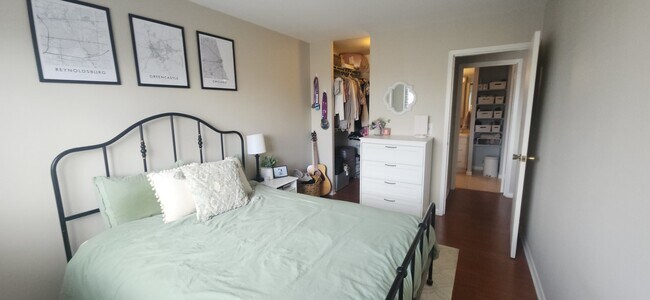 Building Photo - 607 W Wrightwood Ave