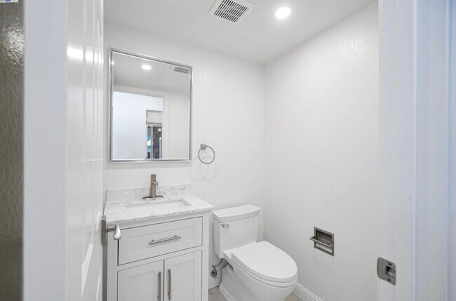 Building Photo - San Ramon 4 Bd / 2.5 Ba Semi Custom Home l...