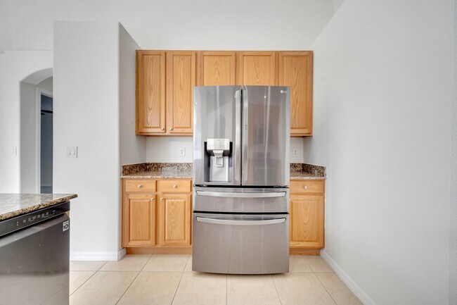 Building Photo - Stunning 4/3 with Fence Enclosed Yard in t...