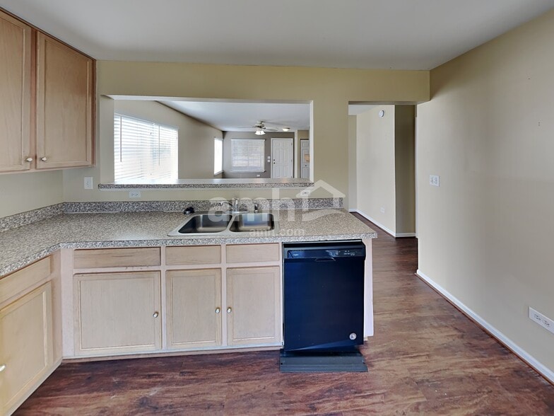 Building Photo - 2462 Mayfield Ct