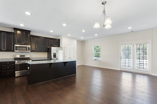 Building Photo - BEAUTIFULLY RENOVATED TOWNHOME IN MECHANICSVILLE