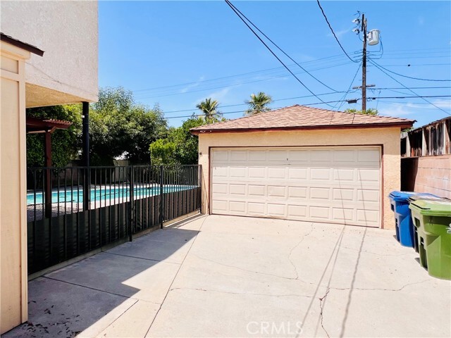 Building Photo - 6637 Balcom Ave