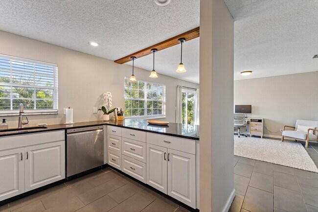 Building Photo - 18213 SE Fairview Cir