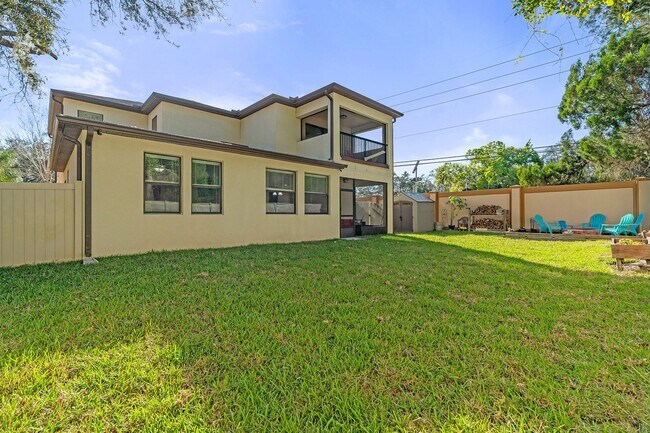 Building Photo - Elegant 5-Bed, 4-Bath Home with Modern Upg...