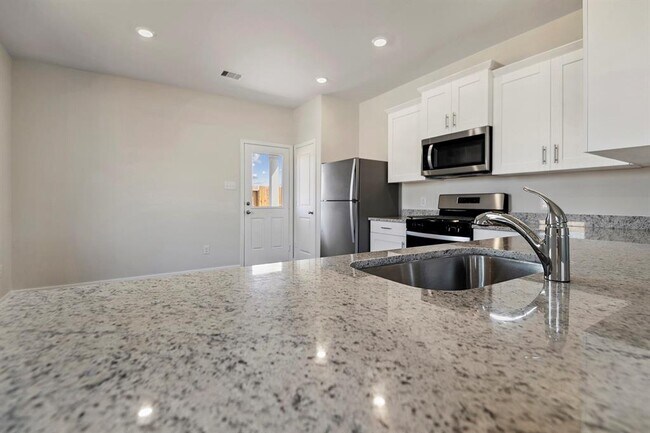 Building Photo - 16434 Blossom Grv Dr
