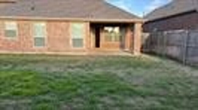 Building Photo - This adorable rental home holds all your favorite features for modern living in the up-and-coming...