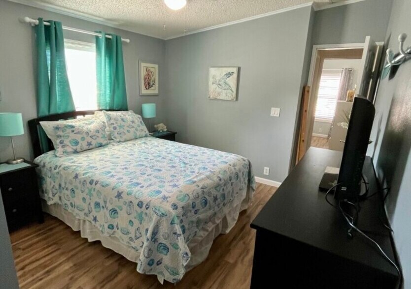 Bedroom #2 with bathroom - 945 Plantation Rd
