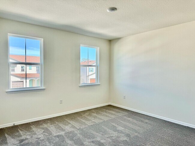 Building Photo - New Townhome for Rent