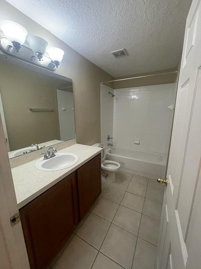 Building Photo - MOVE IN SPECIAL!!!   2 BEDROOM 2 BATHS JAC...