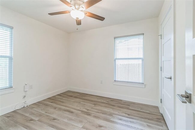 Building Photo - 1502 Villanova Dr