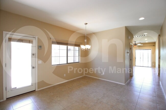 Building Photo - 995 E Blue Spruce Ln