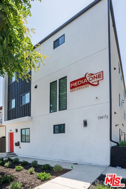 Building Photo - 1341 Mariposa Ave